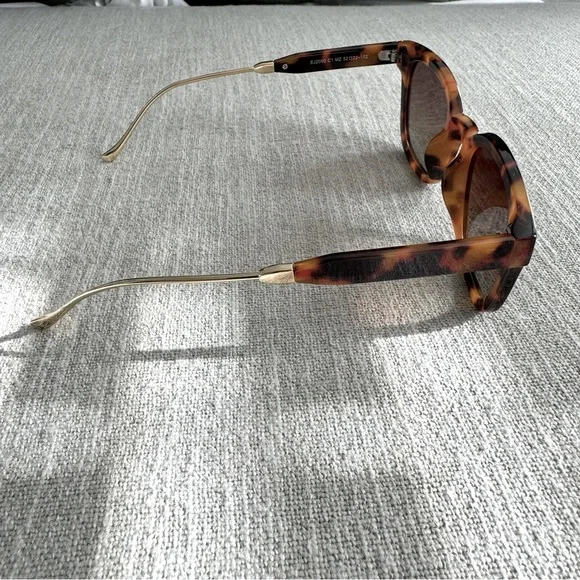 Sojos Bonheur Tortoise Frame Sunglasses with Gold Detail - Picture 4 of 6